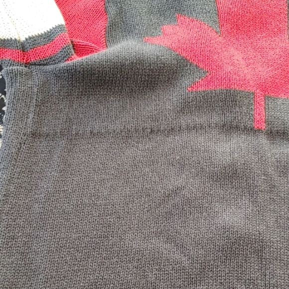 Silvery Lake Gray and Red Cardigan Sweater Sz Sm - Picture 12 of 16